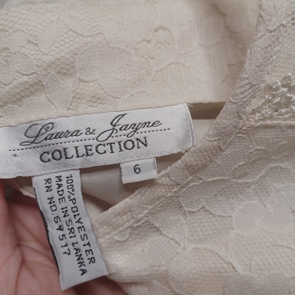 Boho Lace Top with Buttons in the Back. - Picture 3 of 8